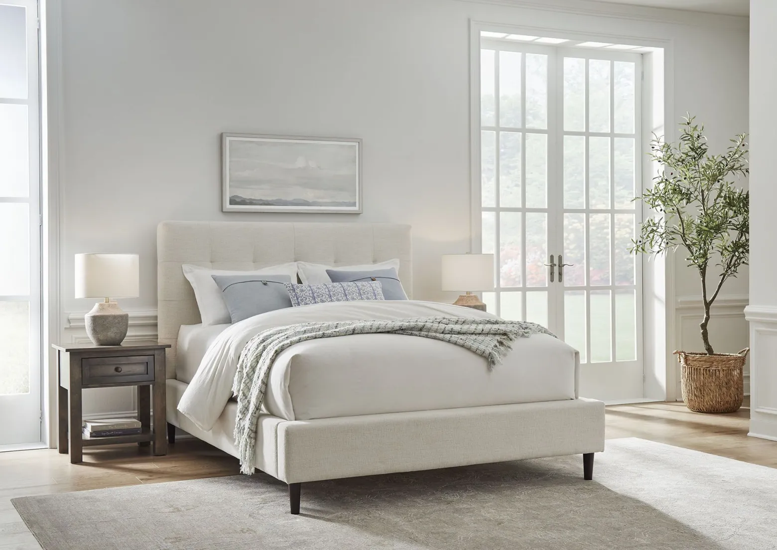 Sullivan Queen Upholstered Bed